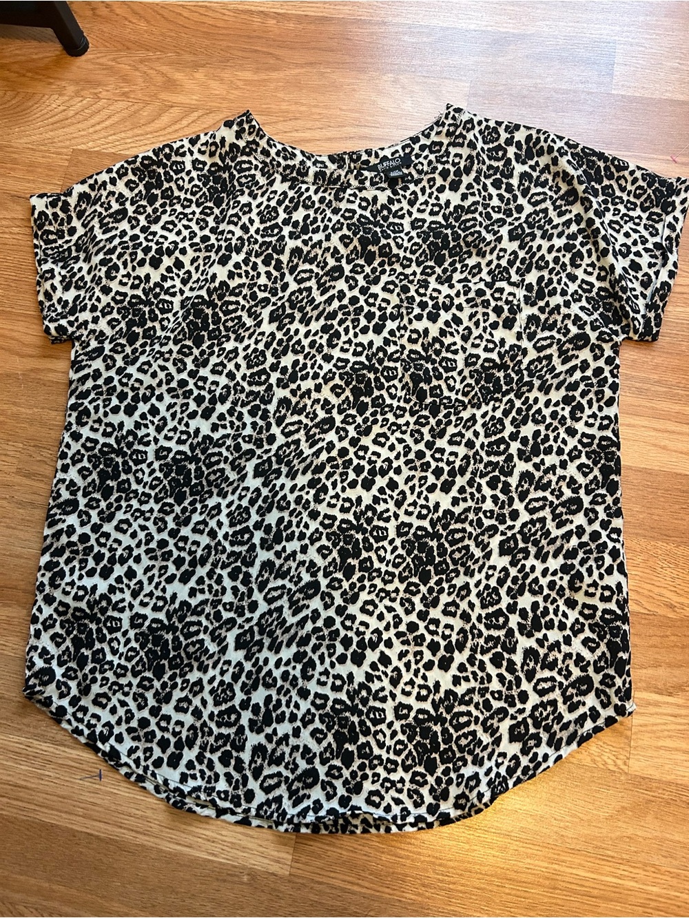 Buffalo David Bitton Leopard Print Short Sleeve Top - Black & Cream.Size Small